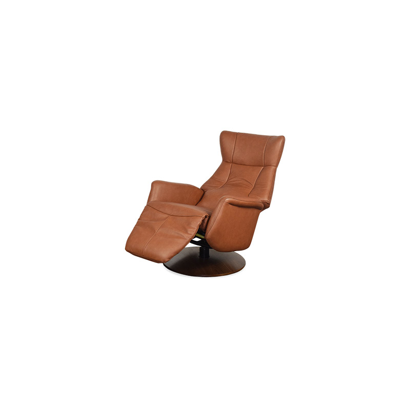 q31 chairs 31 50031 appaloosa burnt orange front angle 2 pdp desktop.webp